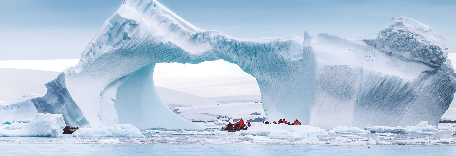 Antarctica-ClassicAntarctica-Zodiac-Iceberg-MH